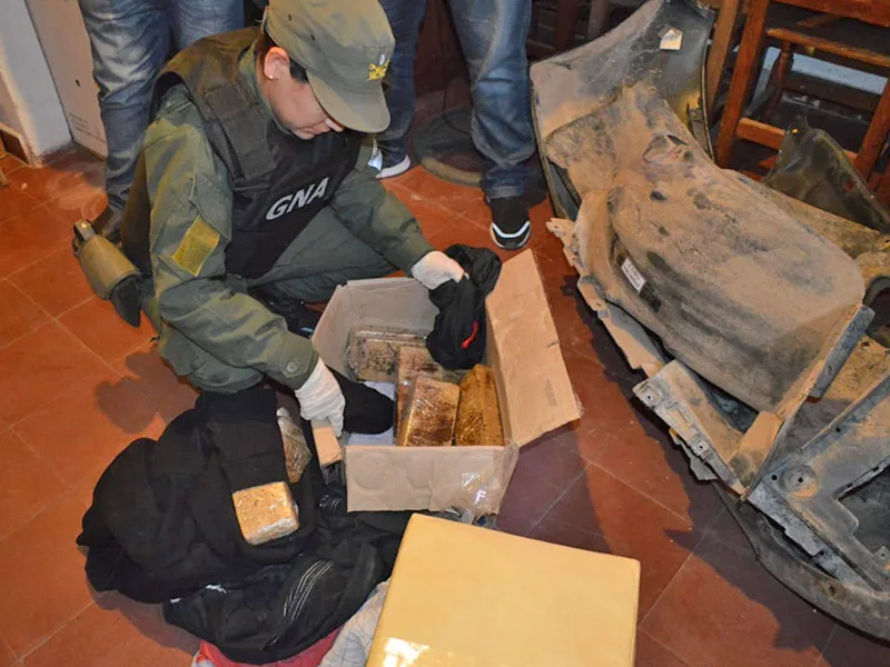Recibieron una encomienda con marihuana y quedaron presos