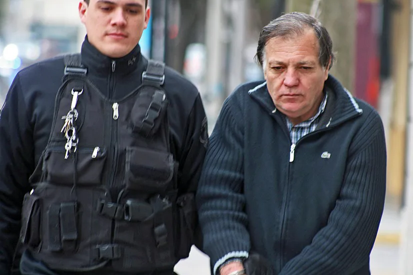 Le dieron 25 años de cárcel al hombre que violaba a sus hijas y hacía de Jesús