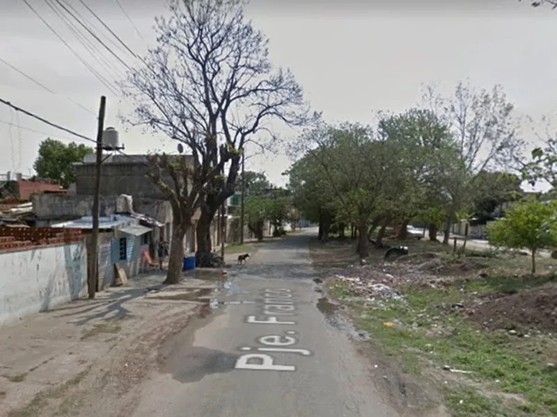 Discutió con dos muchachos, le sacaron la moto y lo balearon en zona norte