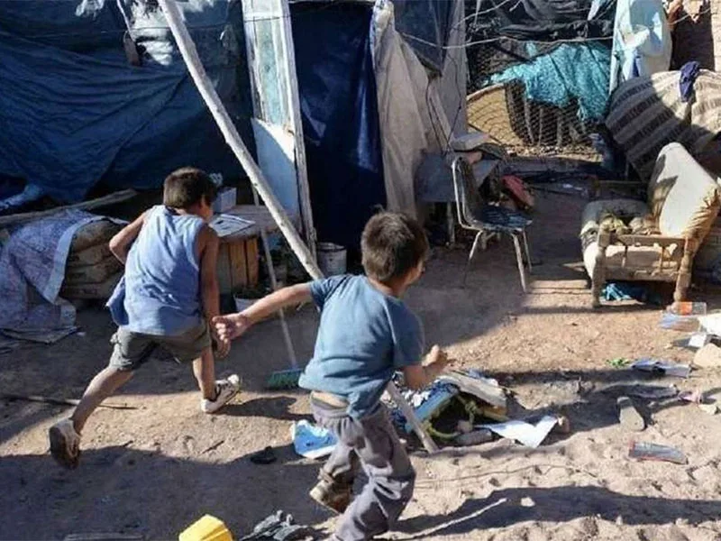 En un año, cayeron en la pobreza 3,6 millones de argentinos