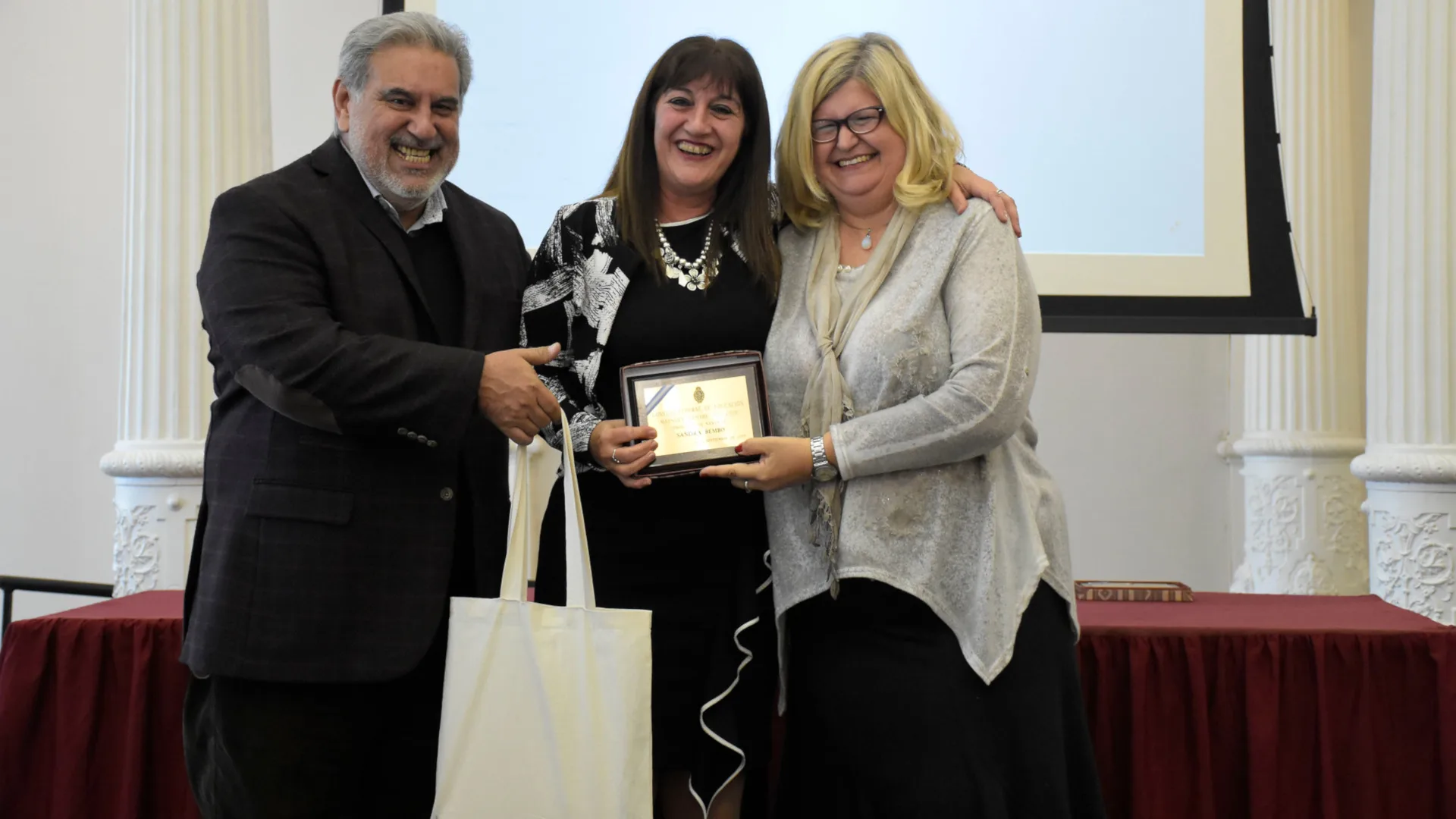 Docente rosarina recibió una importante distinción a nivel nacional