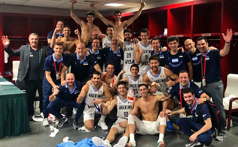 Los Palmeras alentaron a la selección de básquet con el "Vamos, vamos..."