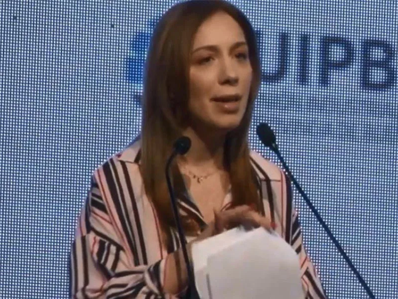 Vidal pide un préstamo para comprar alimentos, pero en dólares