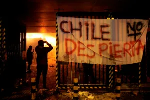 Tres muertos en Chile tras una madrugada violenta a pesar del toque de queda