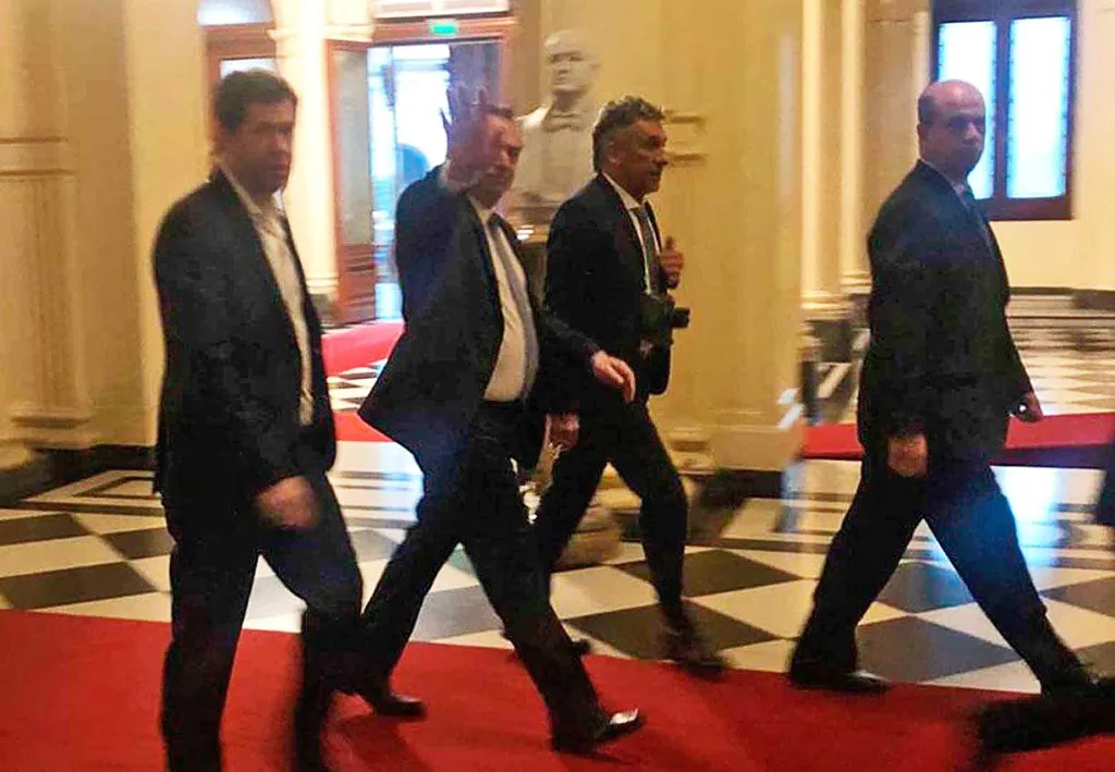 El que sale y el que llega: Macri y Fernández están reunidos en la Casa Rosada