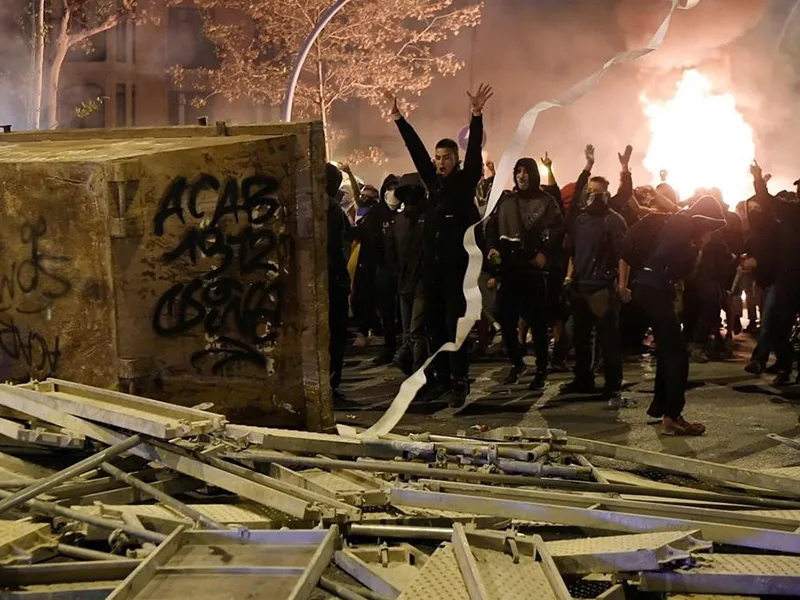 Barcelona: furia, frustración y deseo de cambio detrás de las barricadas urbanas