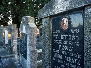 Con perspectiva de género, abre las puertas cementerio de mafiosos y explotadas