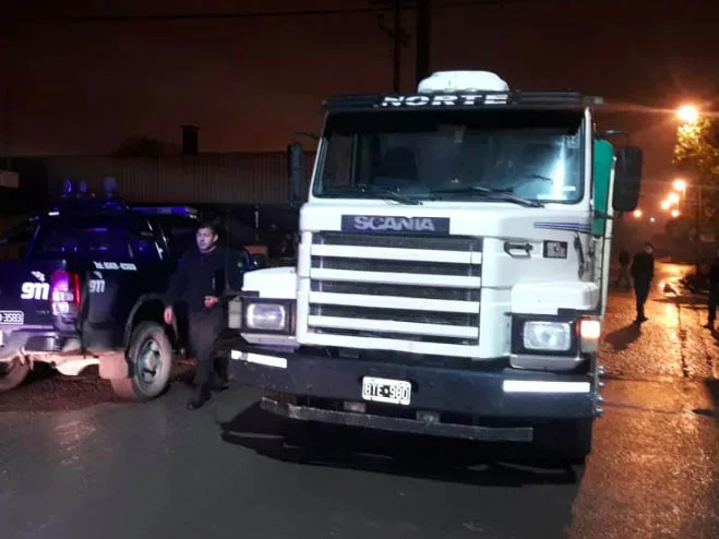 Murió un motociclista de 42 años arrollado por un camión