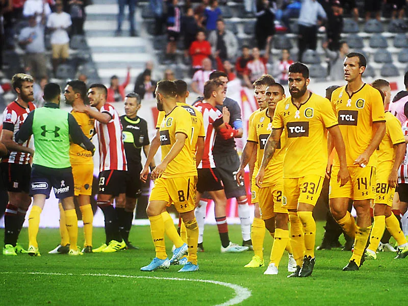 Central jugó el peor partido del torneo y llegó a nueve fechas sin ganar