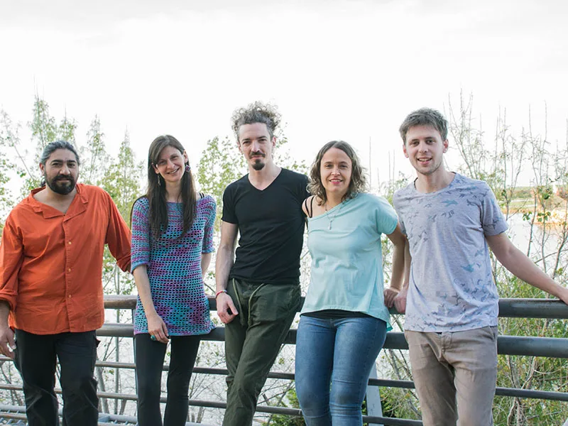 La banda rosarina Cuenca presenta su primer disco "Derivas de la canción"
