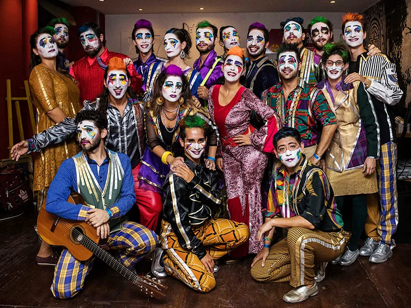 La murga rosarina La Cotolengo grabará su último espectáculo "Solos y solas"