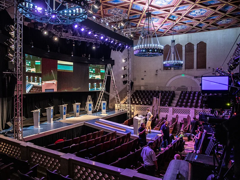 Seis candidatos enfrentan el primer debate presidencial obligatorio por ley