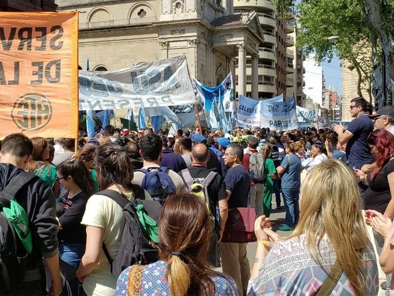 Municipales se manifestaron por el pago desdoblado de horas extras