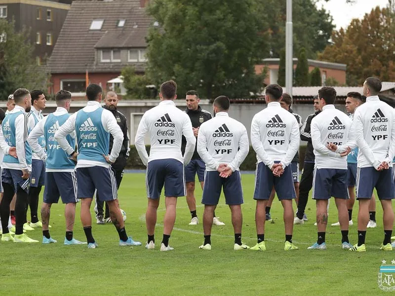 Primera práctica en Dortmund pensando en el amistoso con Alemania