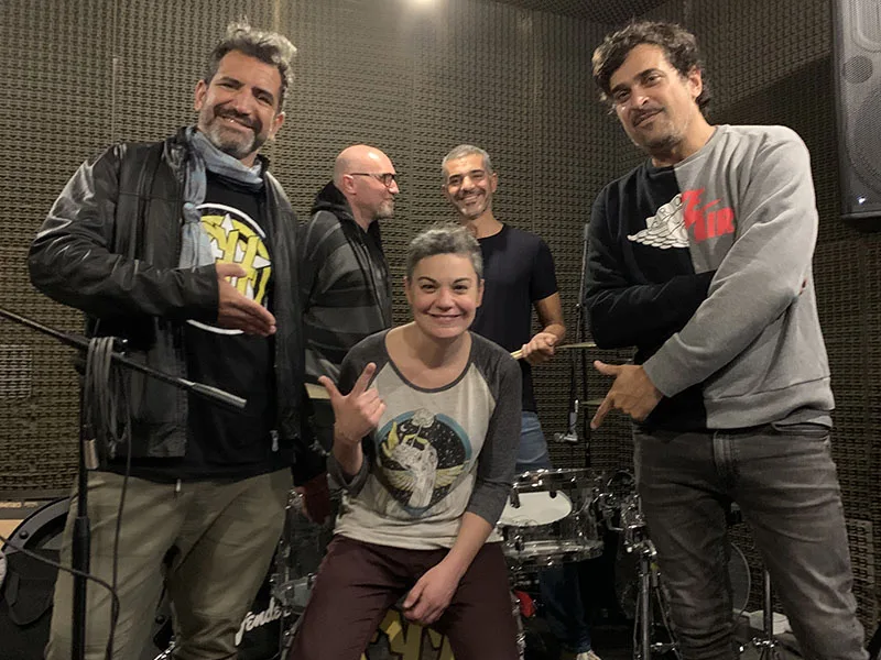 Un show de clásicos y algunas sorpresas de la mano de Los Shocklenders