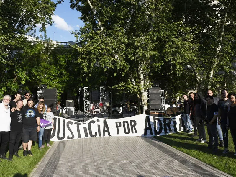 Con un festival en Plaza San Martín recordaron al bajista de Raras Bestias