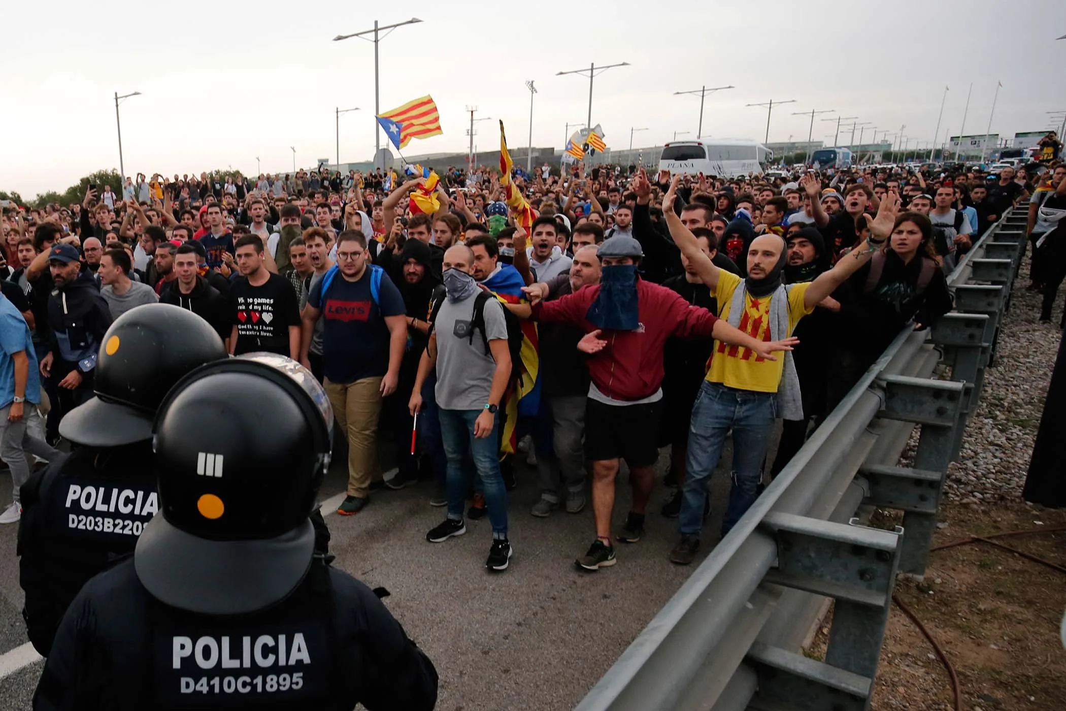 Condenaron a líderes independentistas y Cataluña entró en ebullición