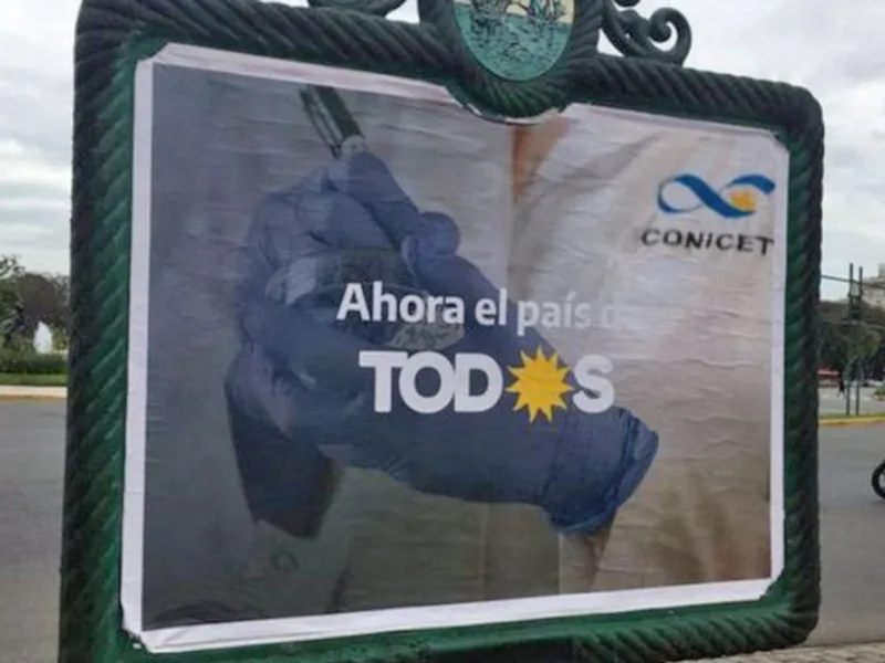 Fuerte polémica por carteles que aparecieron del Conicet