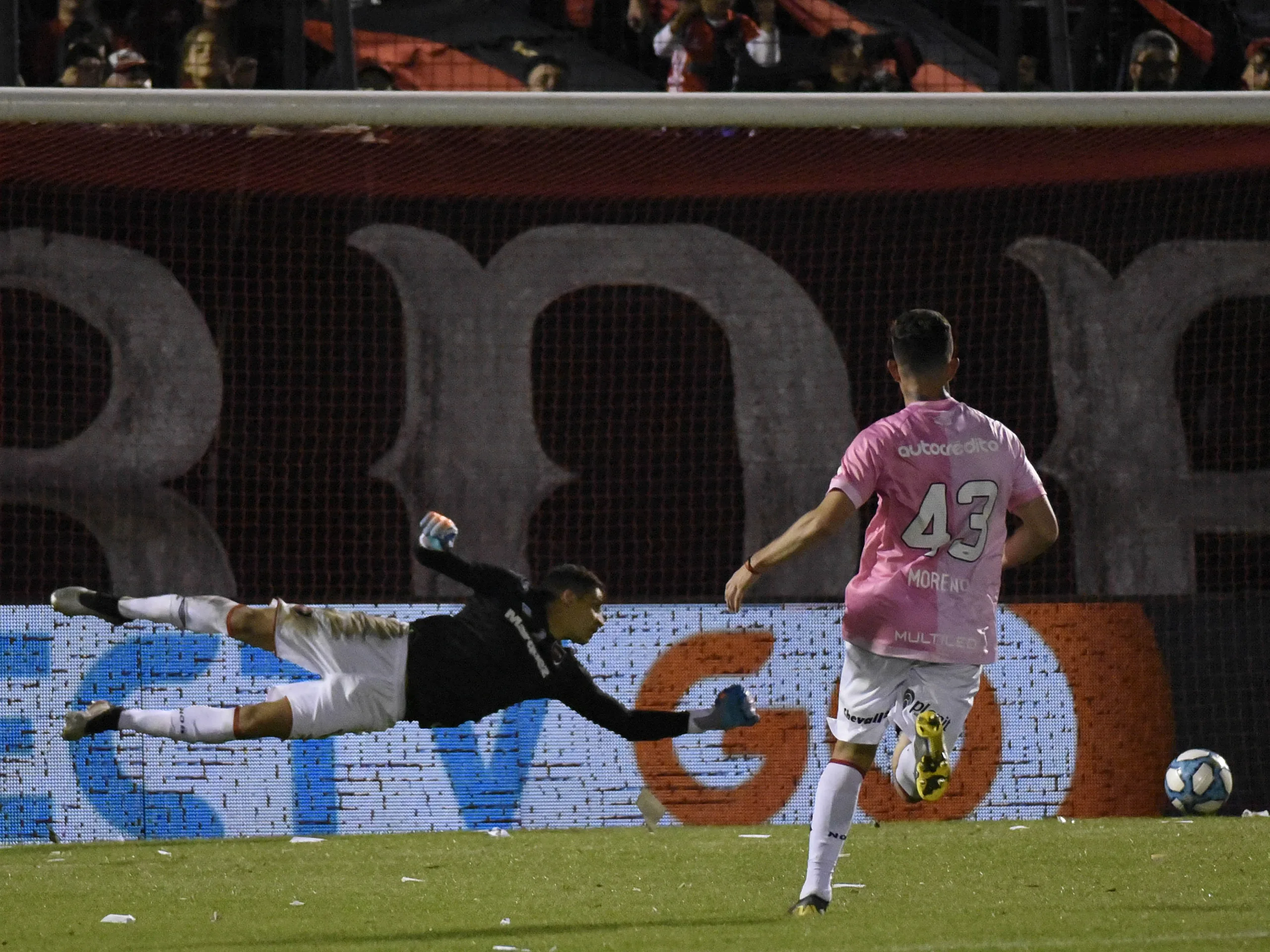 El arquero Alan Aguerre entre los cuatro mejores del equipo leproso