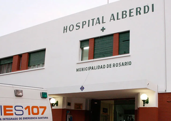 Lo mató a puñaladas delante de su ex pareja y a metros del hospital Alberdi