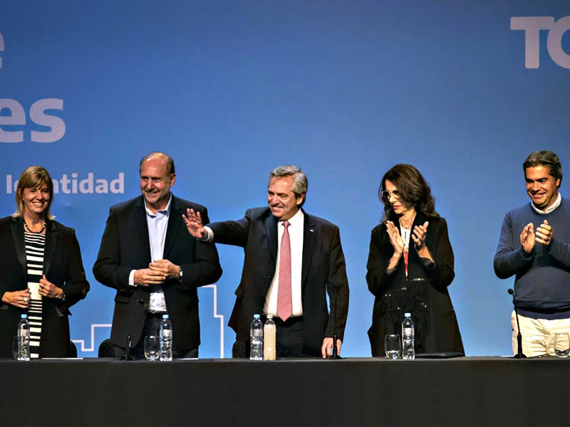 Con rating en alza tras el debate, Fernández se mostró ganador en Rosario