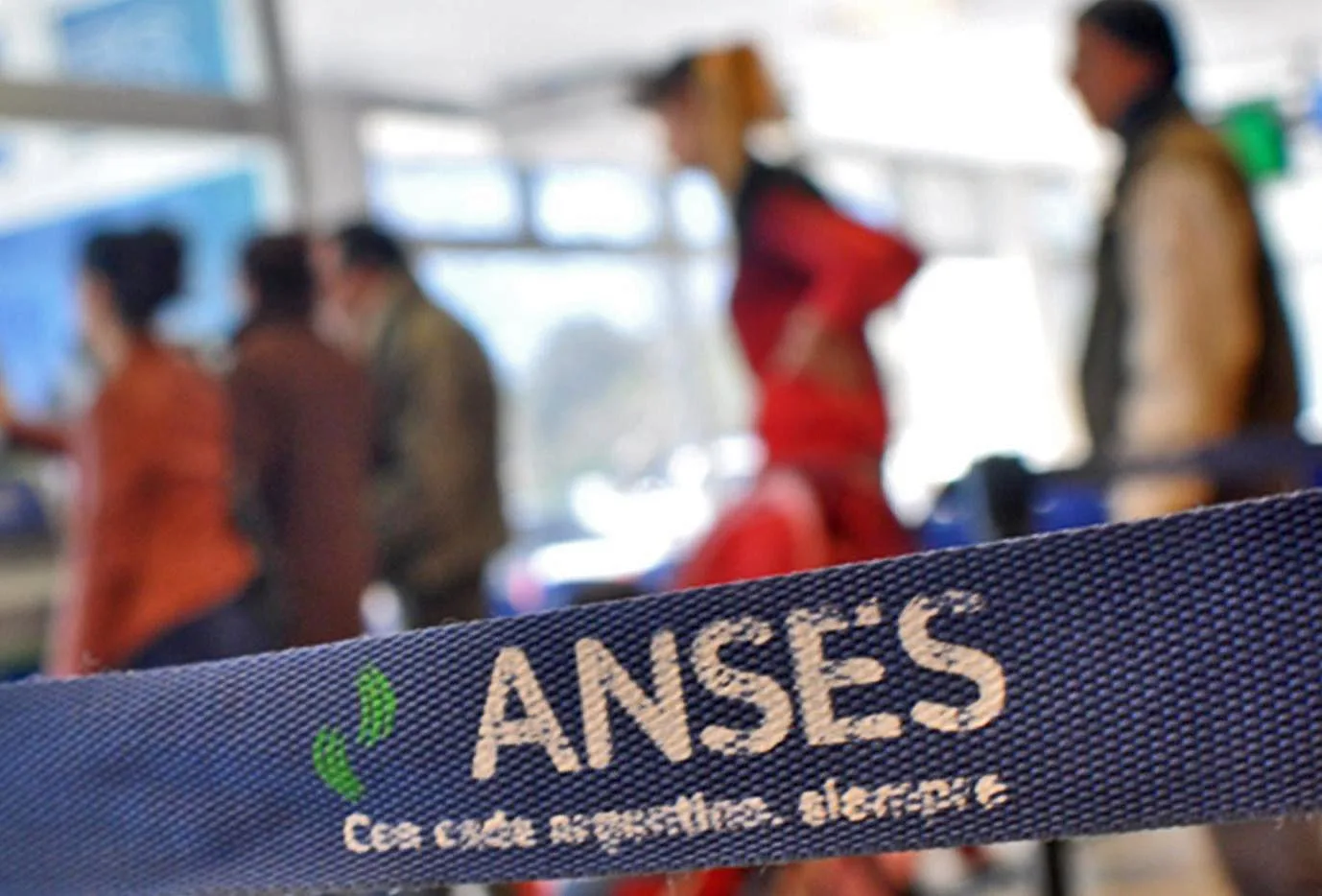 Para pagar vencimientos de deuda, el gobierno toma plata de Ansés y Banco Nación