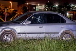 Ataque con olor a venganza en Funes: recibió cuatro tiros frente a su familia