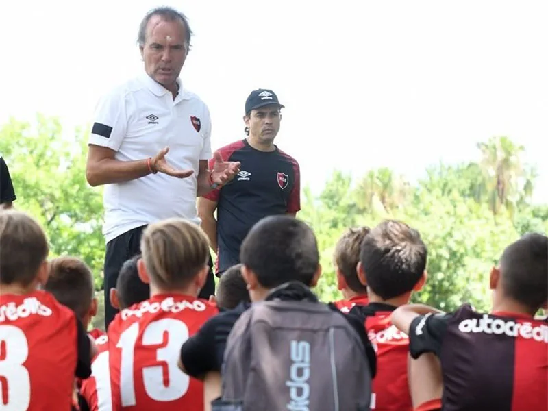 Borrelli renovó su vínculo con la Lepra por un año más