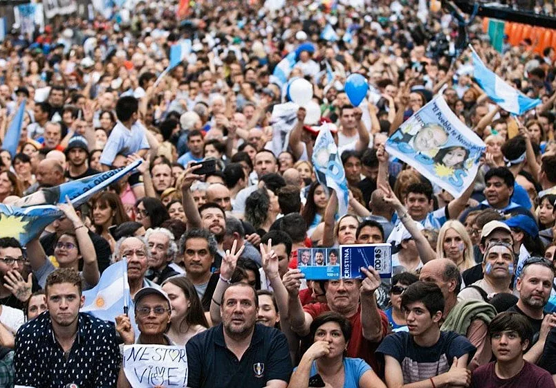 Ya festejan en el búnker de Todos mientras el oficialismo pide paciencia