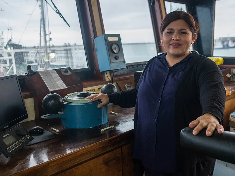 Primera capitana de buque impulsa lucha por igualdad para las mujeres en el mar