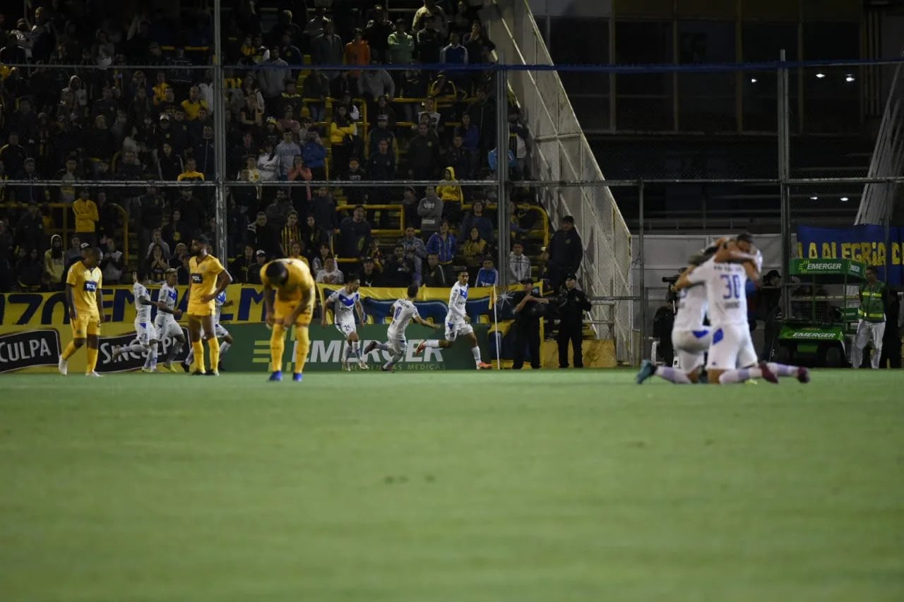 Central cayó ante Vélez en el Gigante y quedó en la zona roja de los promedios