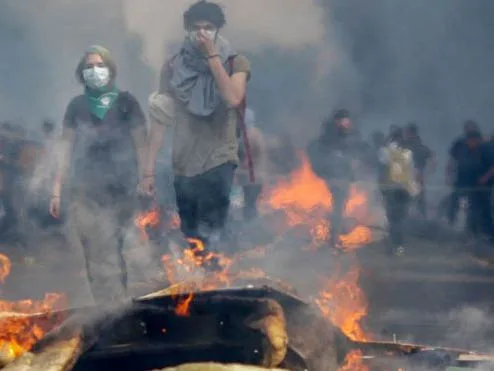 Ya son a 13 los muertos en Chile durante las masivas protestas contra Piñera