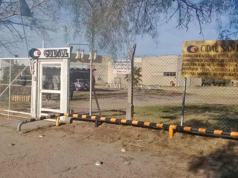 Toman fábrica de látex donde se elaboran productos como Bombucha y Camaleón
