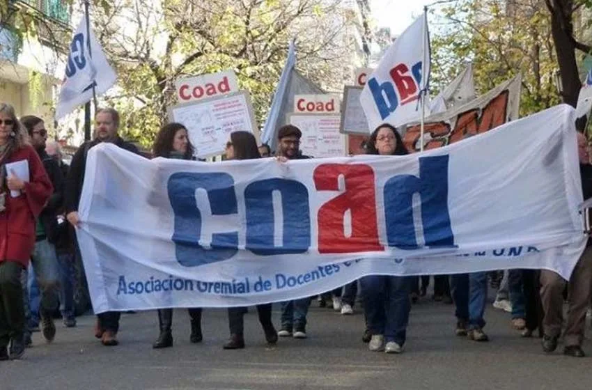 Se activa la cláusula gatillo y los docentes universitarios tendrán un aumento