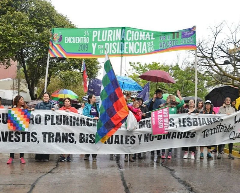 Ni el agua paró la llegada de la marea verde al encuentro de mujeres de La Plata