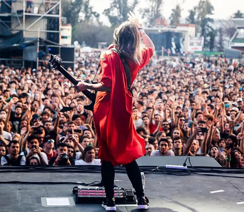 A salvo de toda lluvia, el Hipódromo era un pogo con el Festival Bandera
