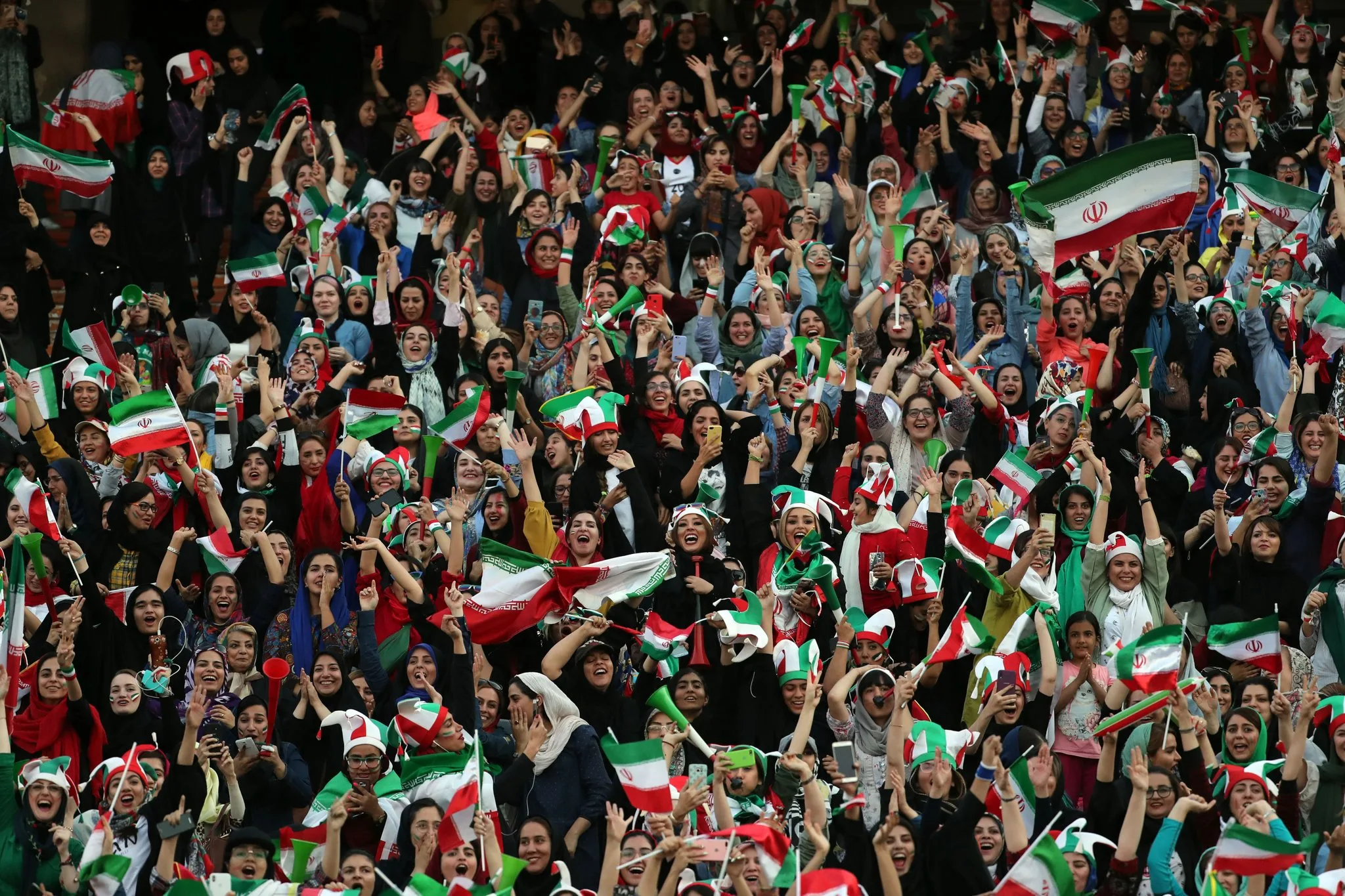 Las mujeres de Irán asistieron a un partido de fútbol después de 40 años