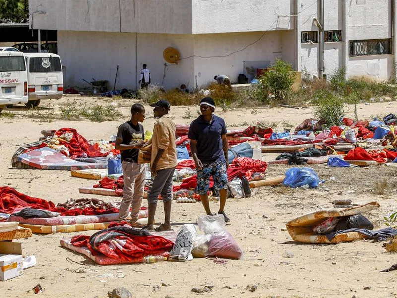 Migrantes y refugiados de Libia van de mal en peor