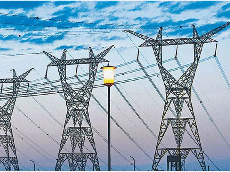 El consumo de luz, gas y nafta, lleva un año en baja