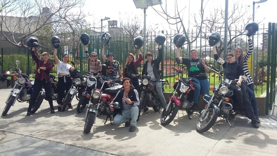 Caravana de motoqueres rumbo al Encuentro Nacional de La Plata