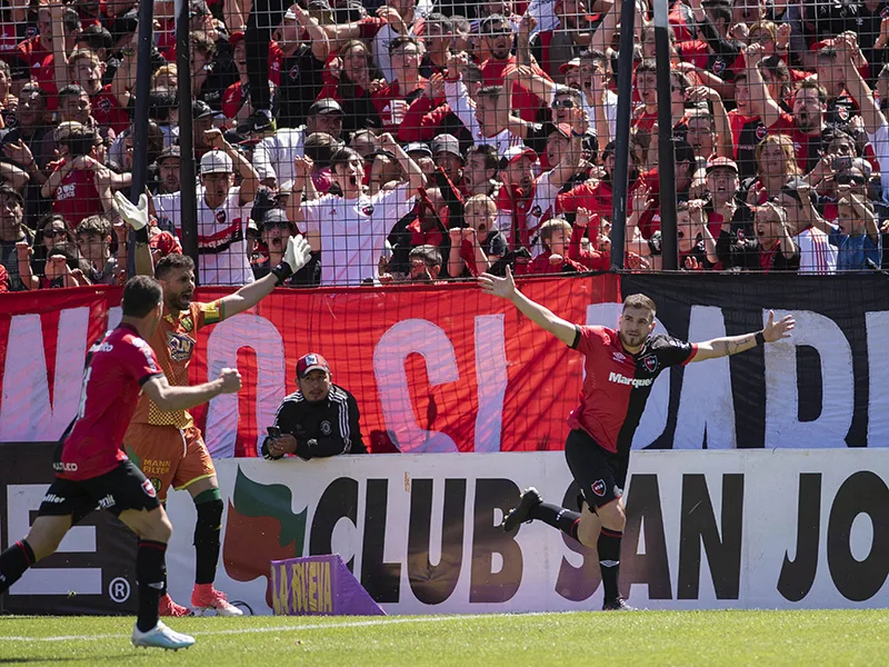 Newell's no quiere descuidar los promedios, pero ilusiona la lucha de arriba