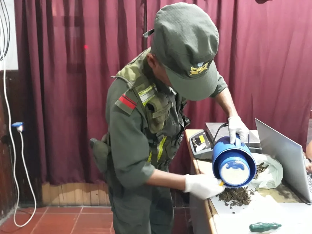 Casi mil dosis de marihuana viajaban en un termo rumbo a Rosario