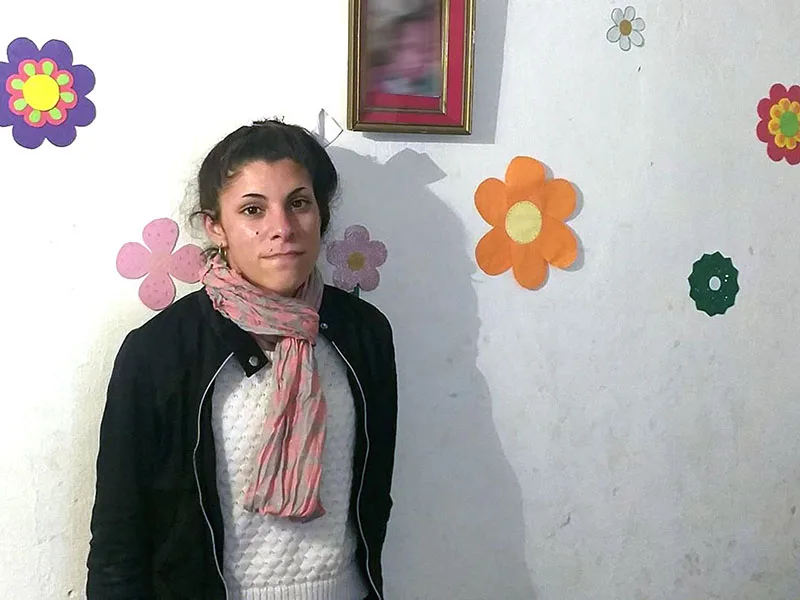 Huyó del abuso, se refugió en la calle y le sacaron a sus hijas