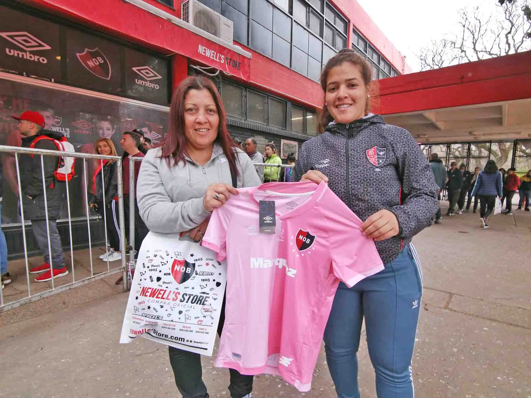En pocas horas la nueva casaca rosa de Newell's se agotó en la tienda oficial
