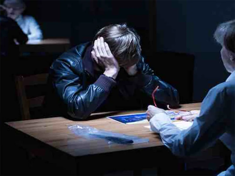 Denuncia por trata: debía cuidarlas pero en cambio las acosaba