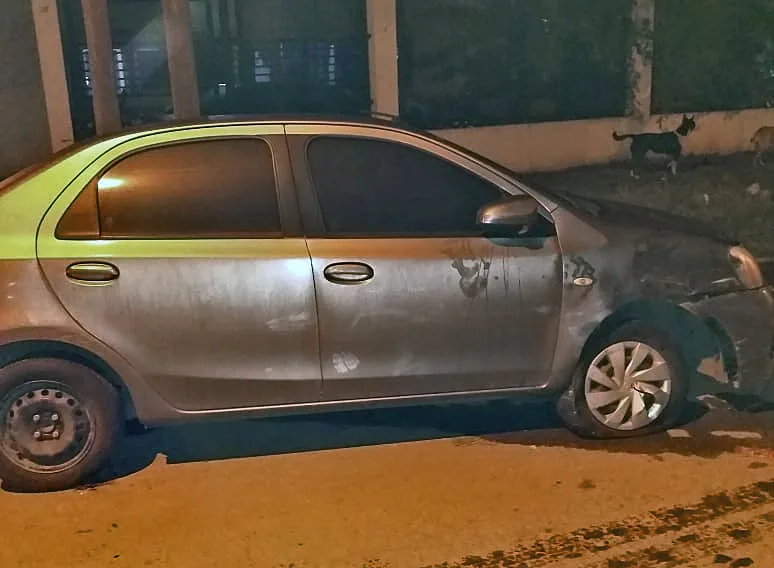 Robaron un Toyota y llamaron a una grúa para que lo trasladara: los detuvieron