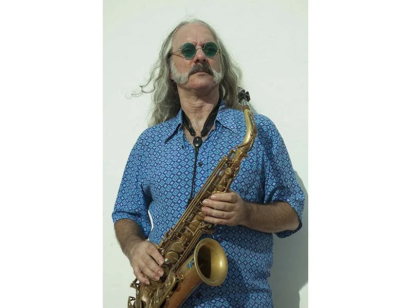 Gonzo Palacios, un músico clave del rock nacional, vuelve a la Argentina
