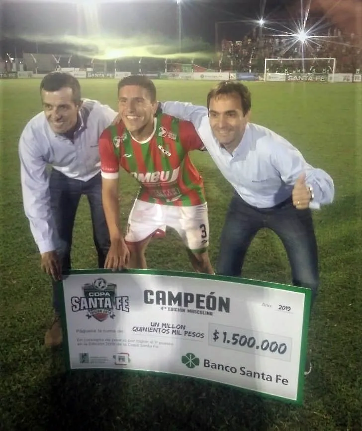 Banco Santa Fe premió a Sportivo Las Parejas, campeón de la Copa Santa Fe