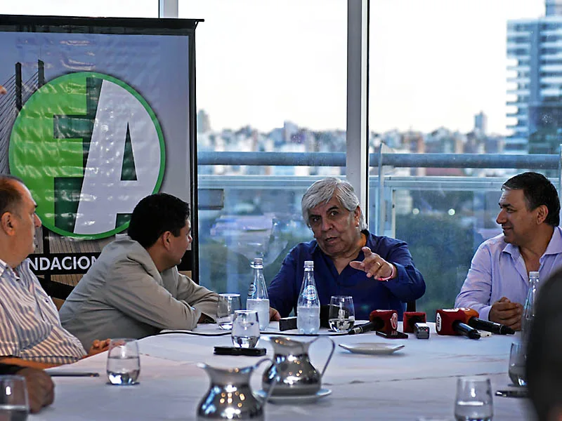 Hugo Moyano: "Tenemos confianza que el futuro gobierno sacará el país adelante"