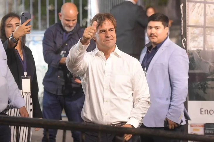 Uruguay: empate técnico y el presidente se conocerá en el escrutinio definitivo
